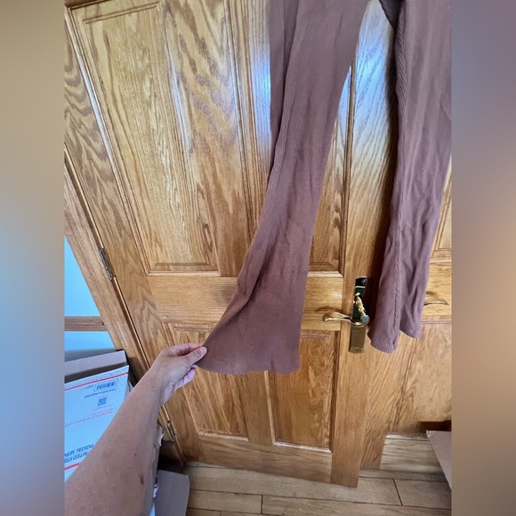 PINK - Victoria's Secret - Short Flare Leggings - Picture 5 of 9